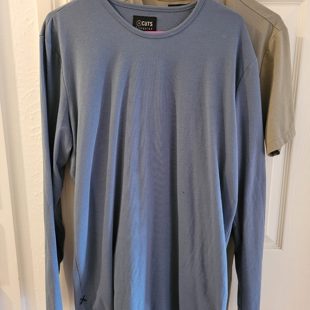 Cuts long sleeve split hem